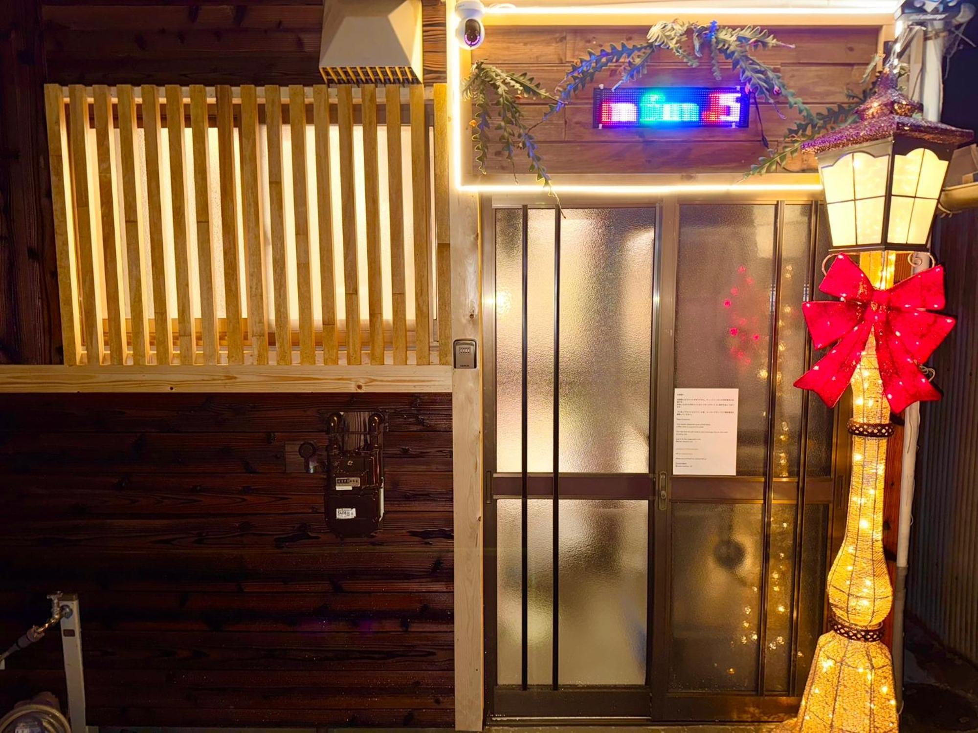 New Open Hotel Jungle Fun Fun J5 Coin Parking 500Yen For 24Hours Usj10 Minutes Ōsaka Exterior foto